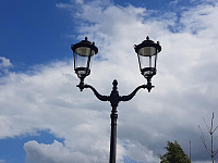 Чугунные фонари в Парке "Малиновка" в Санкт-Петербурге