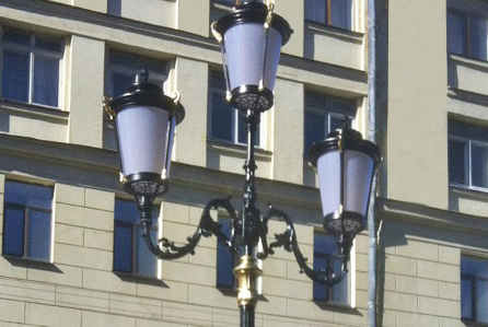 Ведутся работы по установке нового типа фонарей на Захарьевской улице в Санкт-Петербурге