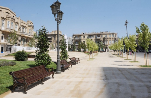 Поставка уличных фонарей для освещения парка в г. Баку