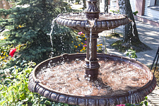 Чугунный фонтан в Санкт-Петербурге