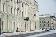 Чугунные фонари на Миллионной улице в Санкт-Петербурге, 2019