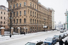 Чугунные фонари на Миллионной улице в Санкт-Петербурге, 2019